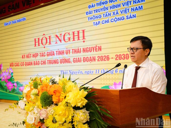 Tổng Biên tập Báo Nhân Dân Lê Quốc Minh phát biểu tại hội nghị.