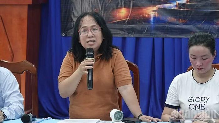 Bà Đinh Thị Thanh Thủy, Phó Trưởng ban Tuyên giáo và Dân vận Thành ủy Thành phố Hồ Chí Minh, phát biểu tại buổi sinh hoạt chuyên đề.