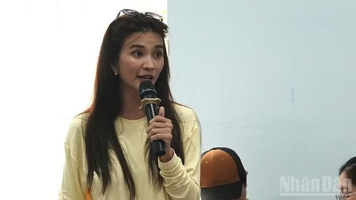 Nghệ sĩ Ưu tú Kim Tuyến phát biểu.