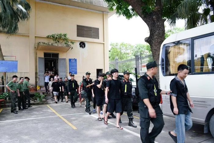 Các đối tượng bị bắt giữ trong đường dây lừa đảo xuyên quốc gia.