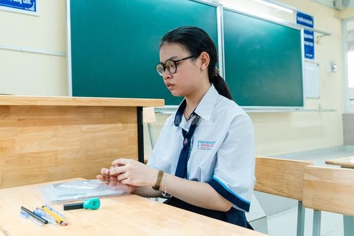 "Ước mơ của em là làm bác sĩ nhưng do em bị tật nên em chuyển hướng sang công nghệ thông tin. Em đặt nguyện vọng vào Trường Đại học Sài Gòn, vì em bị tật nên ngành công nghệ thông tin làm việc trong văn phòng sẽ phù hợp với em hơn" - thí sinh Huỳnh Thị Minh Thư chia sẻ.