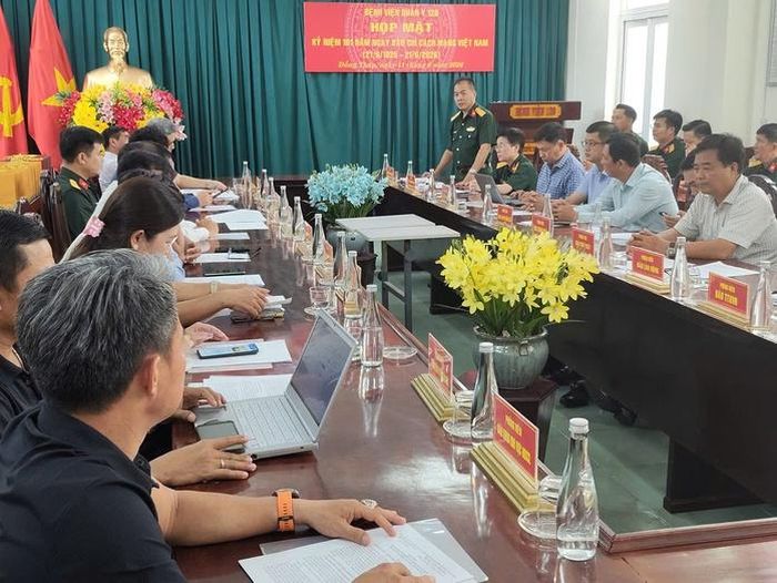 Đại tá Nguyễn Trung Kiên phát biểu tại buổi họp mặt