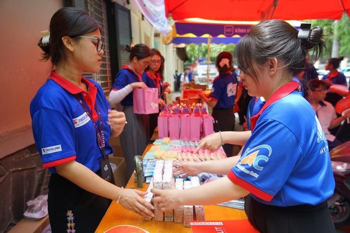 Từng là thí sinh nhận được sự giúp đỡ từ chương trình Tiếp sức mùa thi, Như quyết định tiếp tục đồng hành với các thí sinh bởi muốn trao lại sự hỗ trợ mà mình từng nhận được.