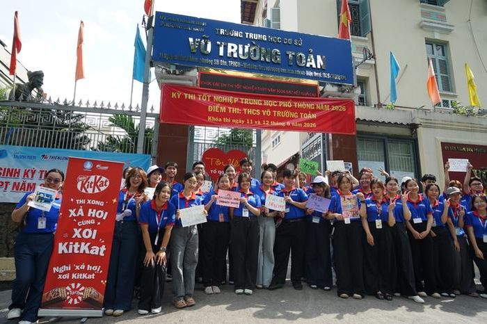 Chương trình "Tiếp sức mùa thi" do Hội Sinh viên Việt Nam TPHCM phối hợp với Nhà Văn hóa Sinh viên TPHCM, Báo Thanh Niên và Tập đoàn Thiên Long tổ chức.