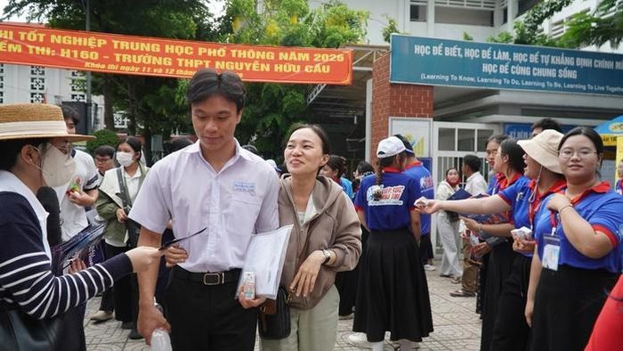 Đề thi toán năm nay được đánh giá là đề thi gần với tư duy đại học hơn. Ảnh: Huế Xuân