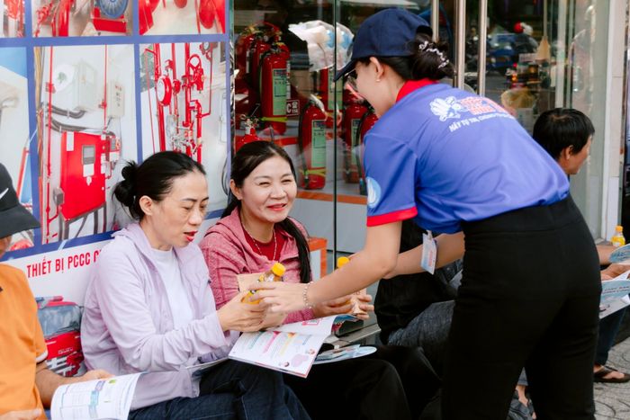 Không chỉ có sĩ tử, phụ huynh cũng được "tiếp sức"