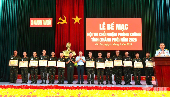  Ban tổ chức tặng bằng khen các tập thể, cá nhân có thành tích xuất sắc tại hội thi. 