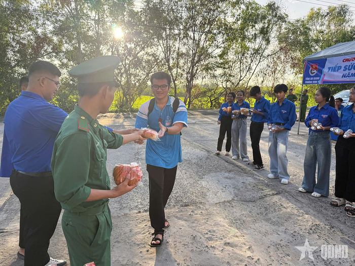 Thông qua chương trình “Tiếp sức mùa thi”, tuổi trẻ Bộ đội Biên phòng tỉnh An Giang tiếp tục khẳng định vai trò xung kích, tình nguyện, trách nhiệm với cộng đồng.