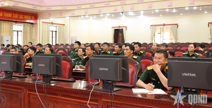 Cán bộ, nhân viên tham gia lớp tập huấn.