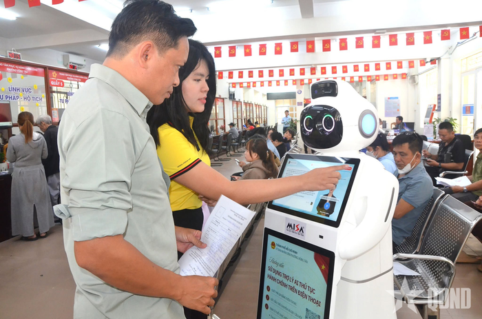 Phường Vũng Tàu ứng dụng robot thông minh tham gia hỗ trợ thủ tục hành chính điện tử cho người dân.
