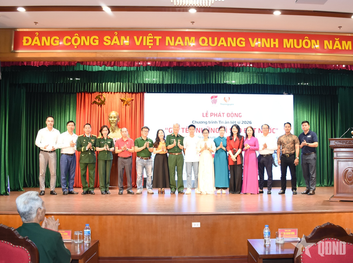Đại diện lãnh đạo các cơ quan, đơn vị, doanh nghiệp, tổ chức, cá nhân ủng hộ chương trình.