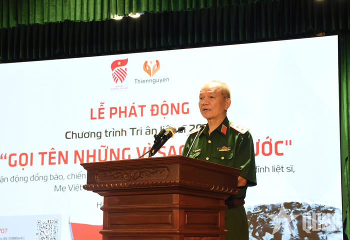 Trung tướng Hoàng Khánh Hưng, Chủ tịch Hội Hỗ trợ gia đình liệt sĩ Việt Nam phát biểu tại buổi lễ.