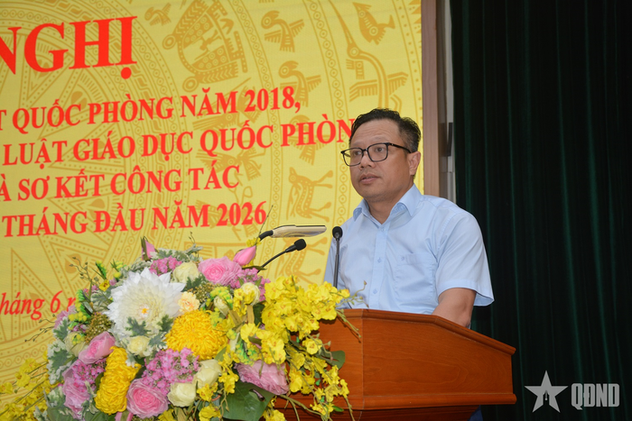 Đồng chí Nguyễn Trúc Anh, Thành ủy viên, Bí thư Đảng ủy phường Hoàn Kiếm phát biểu tại hội nghị.