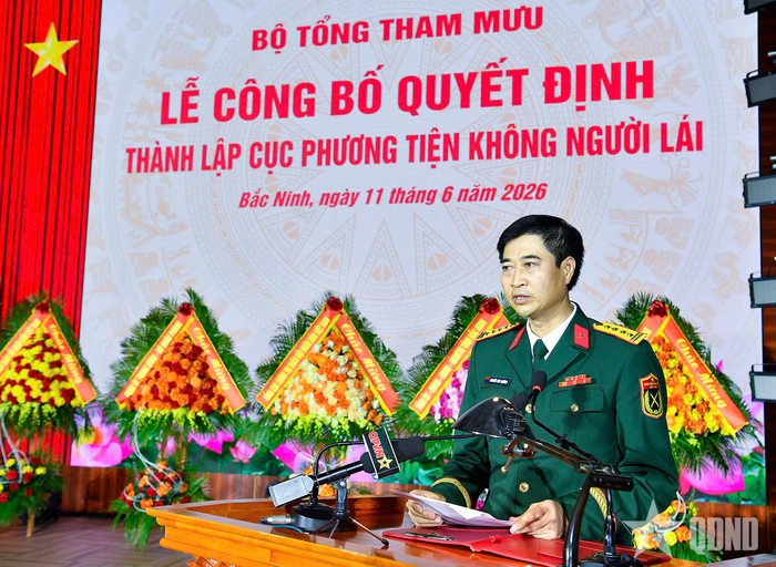 Đại tá Nguyễn Văn Trường, Cục trưởng Cục Phương tiện không người lái phát biểu tại buổi lễ.