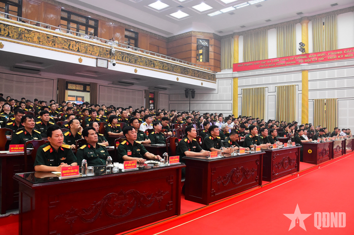 Các đại biểu dự bế mạc hội thi.