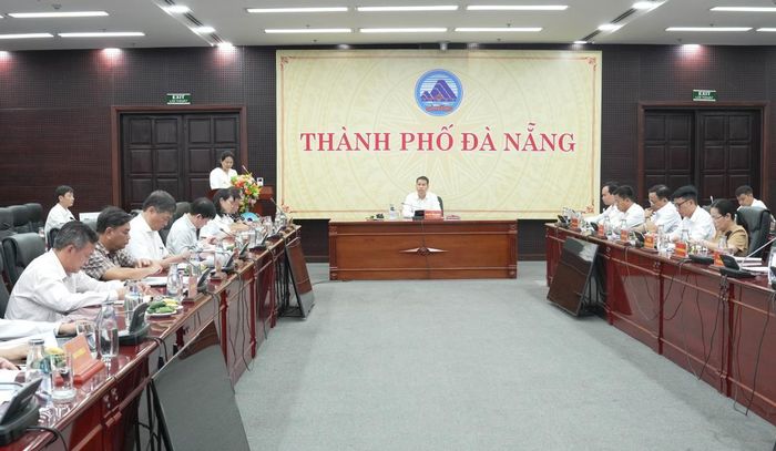 Chủ tịch UBND TP Đà Nẵng Nguyễn Mạnh Hùng chủ trì hội nghị.