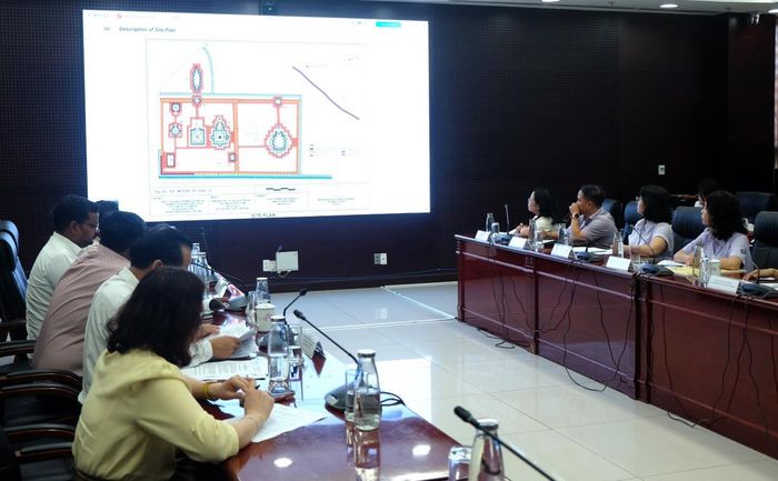 Các đại biểu tham dự tại buổi làm việc.