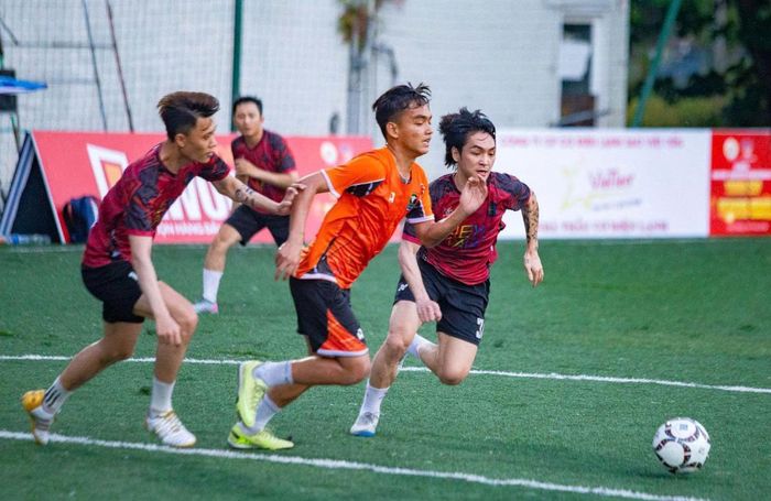 Các trận đấu lượt khai mạc diễn ra hấp dẫn