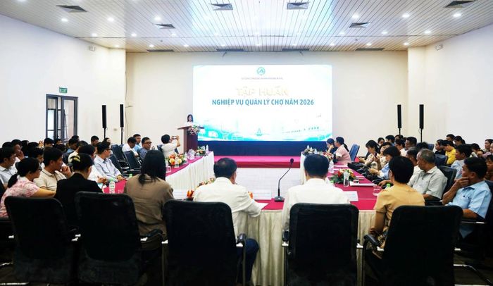 Quang cảnh lớp tập huấn về nghiệp vụ quản lý chợ năm 2026.