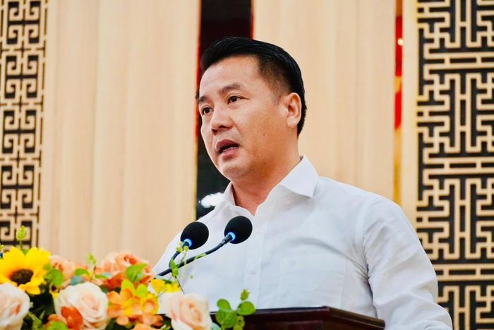 Chủ tịch UBND xã Đại Lộc Lê Đỗ Tuấn Khương phản hồi thông tin, ý kiến của cử tri.