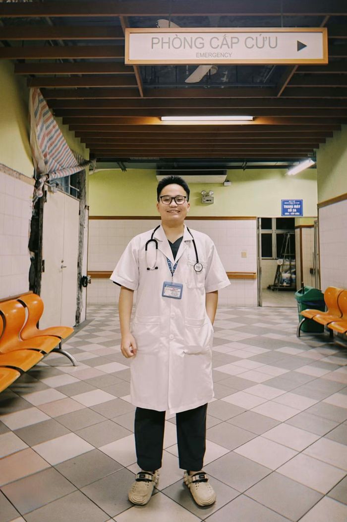 Có những giai đoạn lịch trực bệnh viện nối tiếp các đề tài nghiên cứu và công việc phong trào khiến Vĩnh An cảm thấy cạn năng lượng, nhưng cũng từ đó nam sinh học cách cân bằng và trưởng thành.