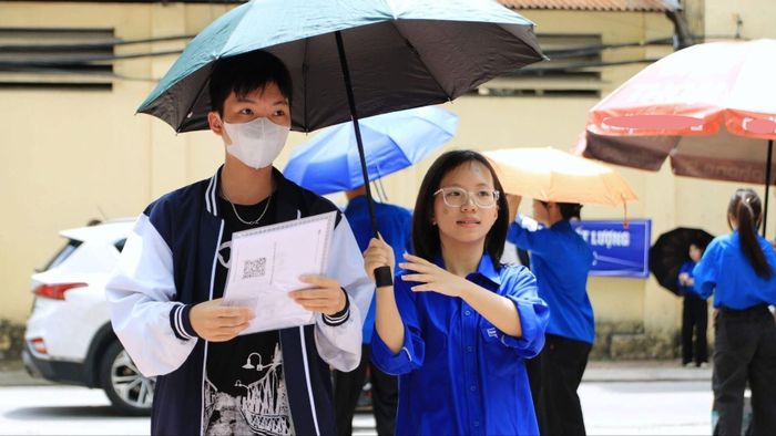  Thí sinh cần bảo vệ sức khỏe trong 2 ngày thi tốt nghiệp. Ảnh: ĐOÀN TRƯỜNG THPT NGUYỄN THỊ MINH KHAI (HÀ NỘI) 
