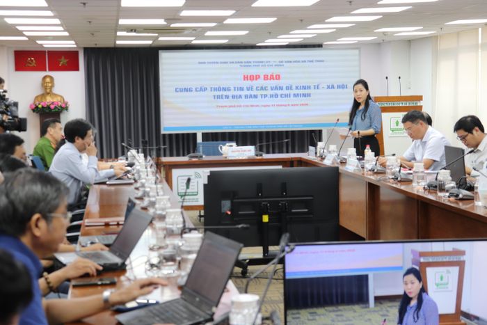 Quang cảnh buổi họp báo chiều 11-6