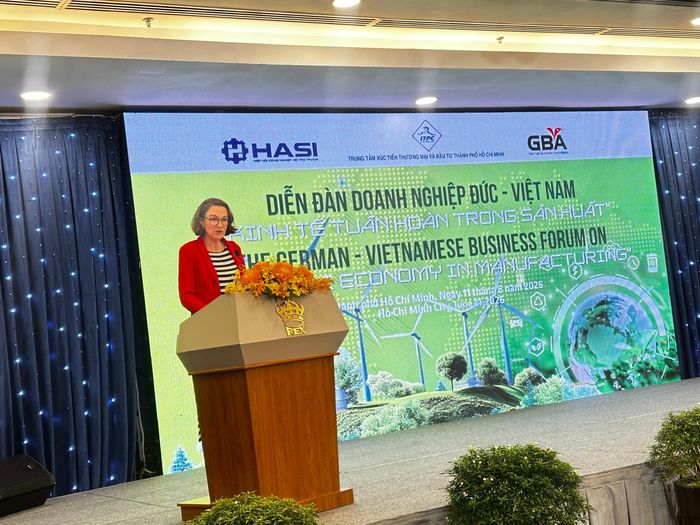 Bà Andrea Sühl, Tổng Lãnh sự Đức tại TPHCM phát biểu tại diễn đàn. Ảnh: THANH DUNG