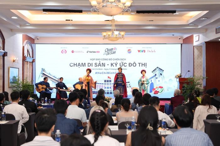  Các nghệ sĩ biểu diễn, quảng bá văn hóa, du lịch 