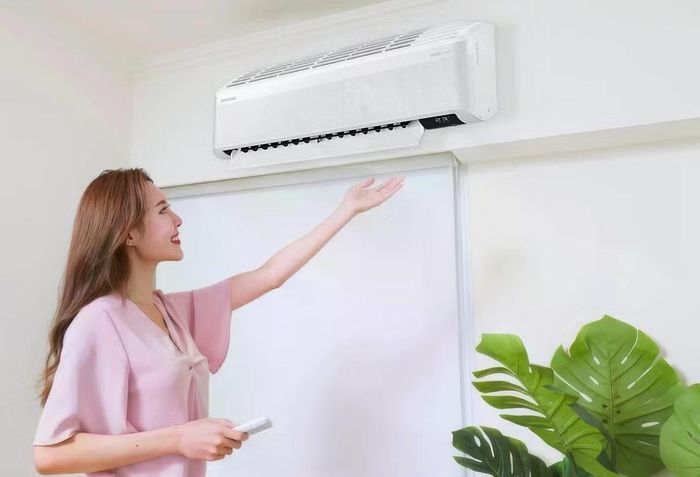  Ngược lại, ở các ngôi nhà cũ hoặc có thiết kế khiến luồng khí lạnh phân bổ không đồng đều, chế độ ON lại mang đến lợi ích nhất định khi giúp không khí lưu thông liên tục và làm mát đồng đều giữa các phòng.