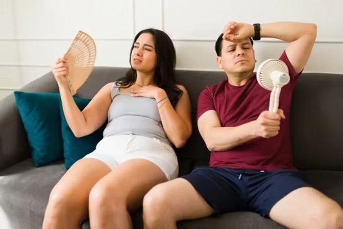 Tuy nhiên, không ít người lại vô tình bỏ qua một cài đặt quan trọng trên điều hòa, đó là chế độ vận hành của quạt gió, khiến hóa đơn tiền điện tăng lên mà hiệu quả làm mát chưa chắc được cải thiện tương ứng.