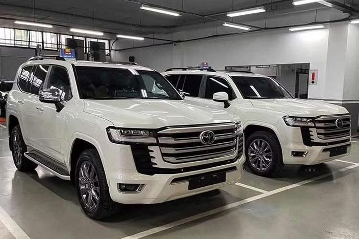 Toyota Land Cruiser bán ra 47 xe Vị trí thứ bảy thuộc về Toyota Land Cruiser với 47 xe trong tháng 5, gần như đi ngang so với mức 48 xe của tháng 4, tương đương mức giảm 2%. Lũy kế 5 tháng đầu năm 2026 đạt 308 xe. Tương tự Prado hay Alphard, Land Cruiser không "ế", mà do nguồn cung toàn cầu luôn trong tình trạng thiếu hụt trầm trọng.