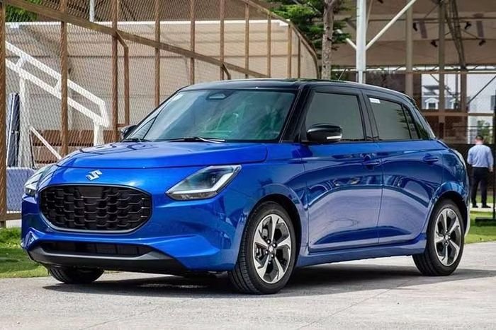 Suzuki Swift bán ra 63 xe Khép lại danh sách ôtô ế ẩm nhất tháng 5/2026 là Suzuki Swift với 63 xe, tăng tới 950% so với mức đáy 6 xe của tháng 4. Lũy kế 5 tháng đạt 126 xe. Dù có cú “hồi sinh” ngoạn mục nhờ xe mới thông quan, Swift vẫn gặp rào cản lớn về giá bán cao so với trang bị, khiến khả năng cạnh tranh trong thời gian tới vẫn là dấu hỏi lớn.