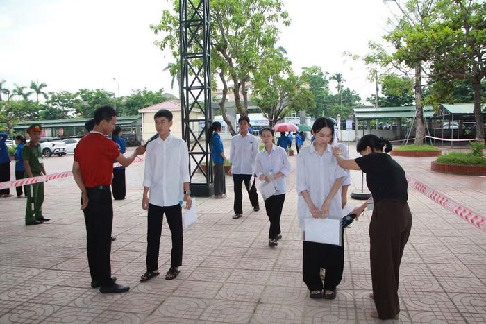 Công tác an ninh được lực lượng chức năng thắt chặt tại các điểm thi.