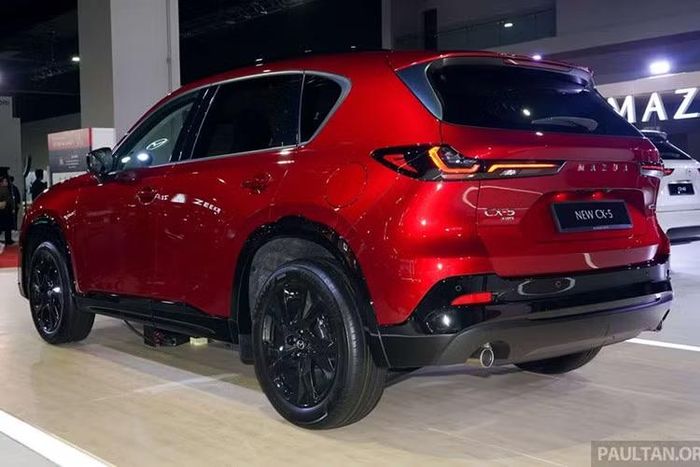 Theo thông tin từ Bermaz Motor, đơn vị phân phối Mazda tại Malaysia, khách hàng có thể bắt đầu đặt cọc CX-5 thế hệ mới từ ngày 12/6. Tuy nhiên, hãng vẫn chưa công bố thời điểm mở bán chính thức. Trước đó, Bermaz từng cho biết mẫu SUV này dự kiến được đưa ra thị trường trong quý III/2026.
