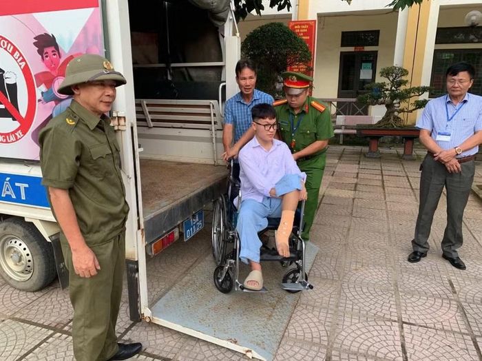 Em Lê Công Sơn bị gãy xương Mác chân trái do tai nạn giao thông trước ngày thi.