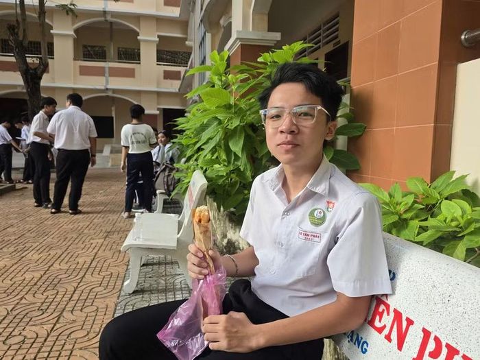  Em Lê Tấn Phát chia sẻ cảm xúc trước giờ thi. 