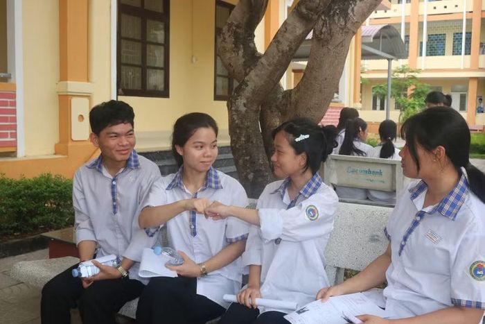 Các em gửi lời chúc thi tốt đến bạn bè của mình.