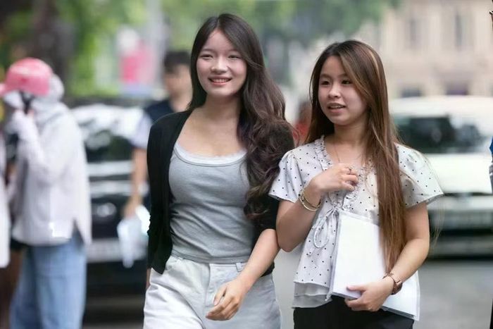 Thí sinh Hà Nội tự tin bước chính môn Ngữ văn.