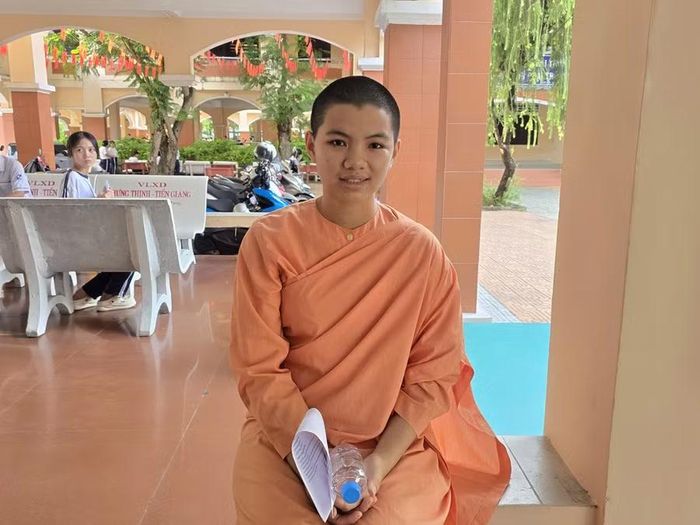  Sư cô Lộc Phan Yến Nhi cho biết rất tự tin hoàn thành tốt Kỳ thi. 