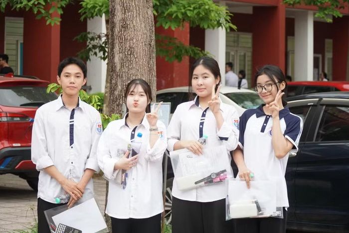 Thí sinh Nghệ An bình tĩnh, tự tin trước môn thi đầu tiên. Ảnh: Hồ Lài