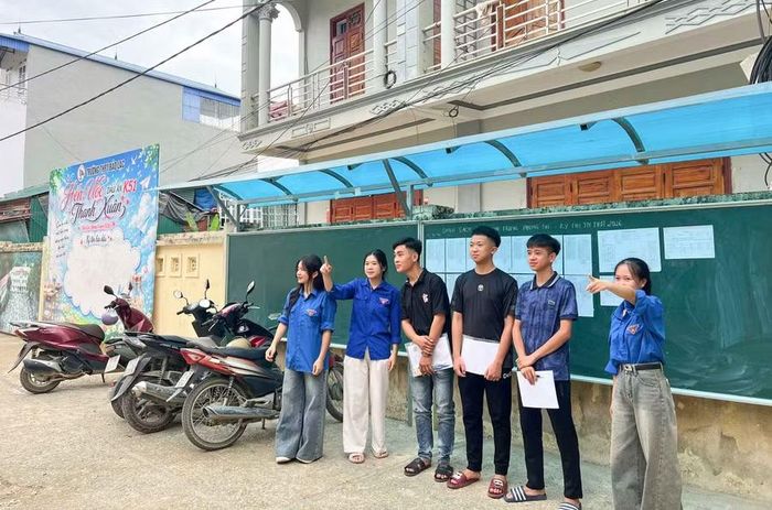 Lực lượng thanh niên tình nguyện của tỉnh Cao Bằng sẵn sàng hỗ trợ tại các điểm thi.