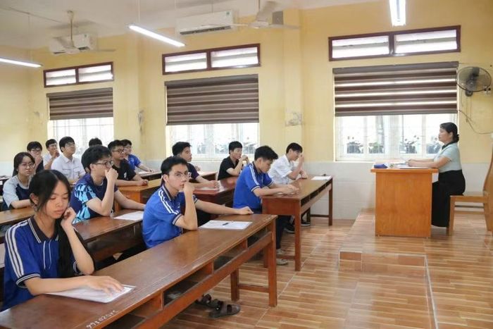 Thí sinh tự tin bước vào môn thi đầu tiên, môn Ngữ văn.