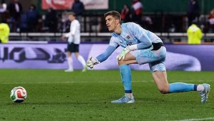 Thủ môn Florian Wiegele của tuyển Áo cao 2,05 m, dẫn đầu danh sách cầu thủ cao nhất World Cup 2026. Anh cũng là cầu thủ cao nhất từng góp mặt trong danh sách đăng ký tại một kỳ World Cup. Cesar Yanis là cầu thủ thấp nhất