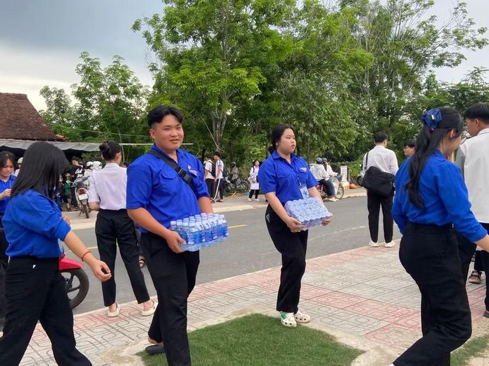 Hoạt động diễn ra từ ngày 1 đến 12/6, huy động đông đoàn viên hỗ trợ hàng chục nghìn sĩ tử qua hai kỳ thi.