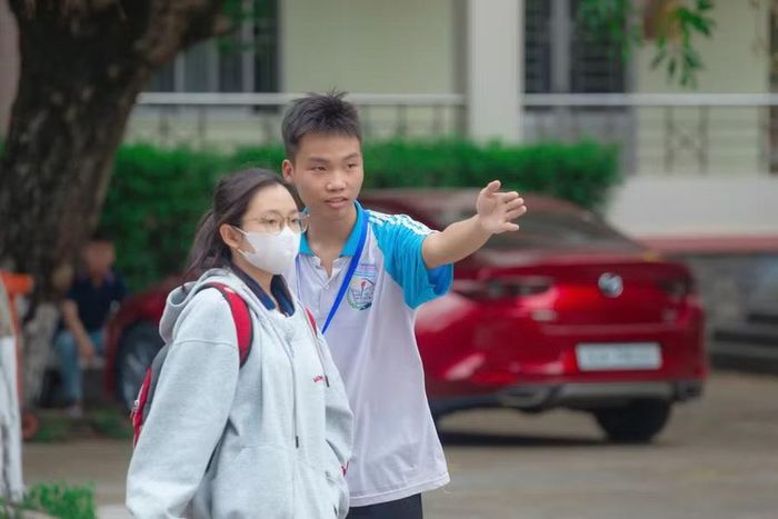 Đây là một trong những hoạt động tình nguyện thường niên mang ý nghĩa nhân văn sâu sắc, tạo điểm tựa vững chắc cả về tinh thần lẫn vật chất cho các em học sinh bước vào những kỳ thi quan trọng mang tính bước ngoặt của cuộc đời.