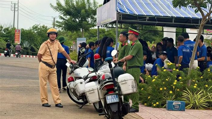 Lực lượng công an bảo đảm an ninh trật tự tại Điểm thi.