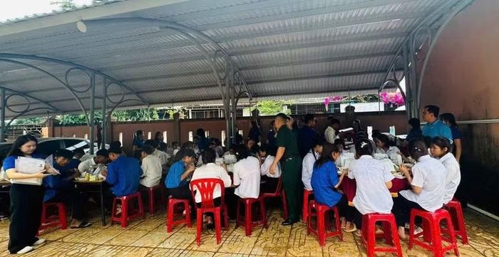 Các thí sinh được ăn trưa miễn phí.