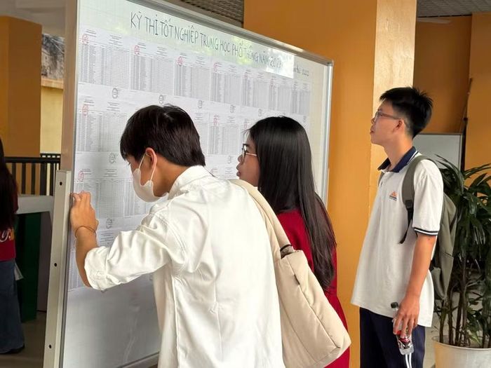 Thí sinh dự thi tại Điểm thi Trường THCS Ngô Sĩ Liên, phường Cửa Nam, Hà Nội.