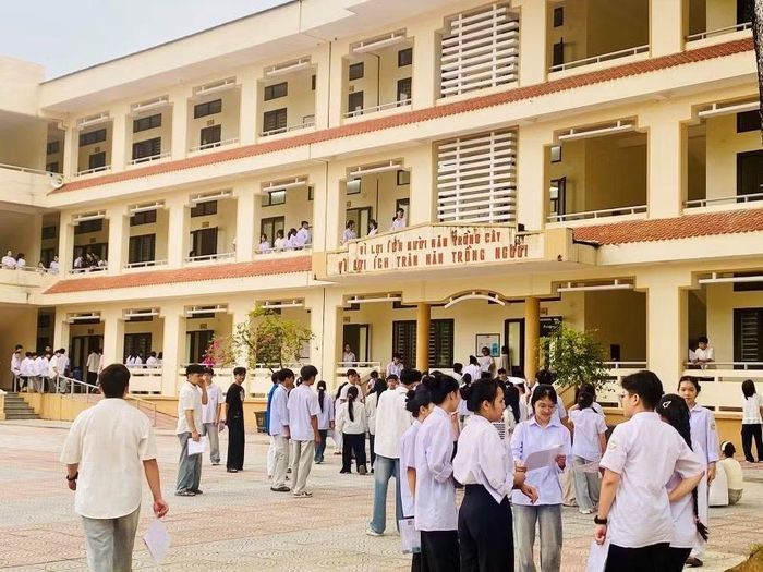 Thí sinh tại Điểm thi Trường Phổ thông Dân tộc nội trú tỉnh Phú Thọ tự tin bước vào Kỳ thi.